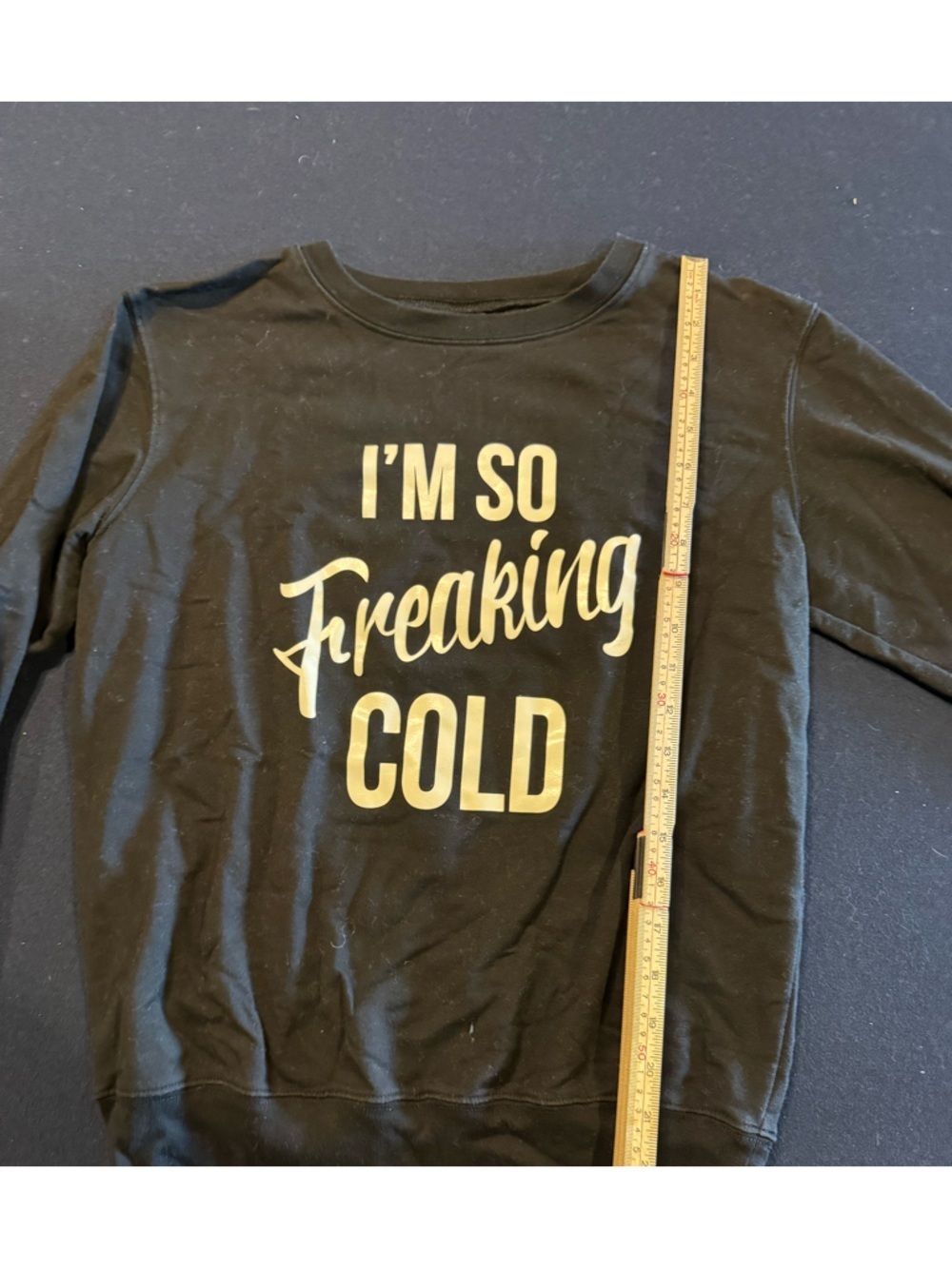 Black Graphic Sweatshirt "I'm So Freaking Cold" Sz M - Picture 3 of 5